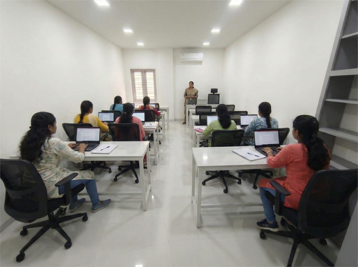 Hands-on jewellery making class at TIARAA Trivandrum